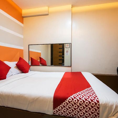 Oyo 475 Pearl Blossom Hotel Manila Esterno foto