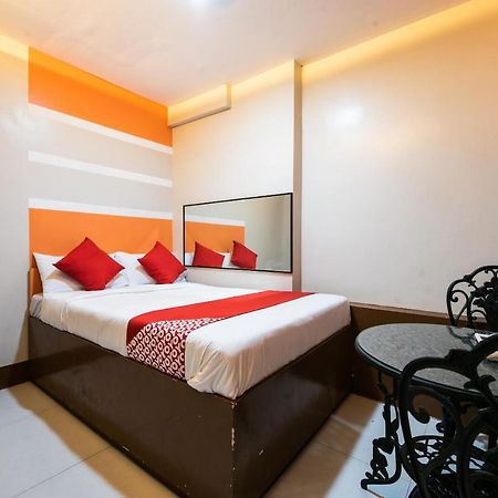 Oyo 475 Pearl Blossom Hotel Manila Esterno foto