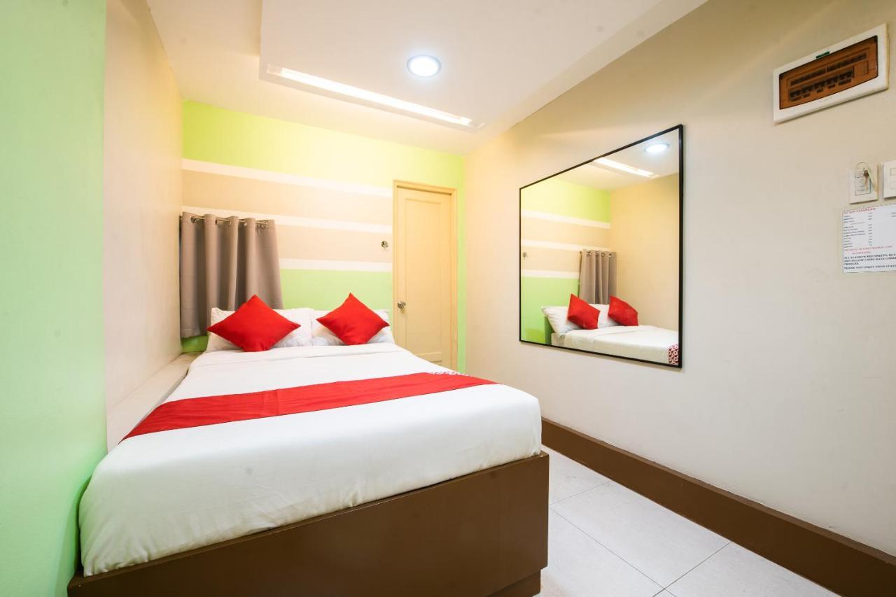 Oyo 475 Pearl Blossom Hotel Manila Esterno foto