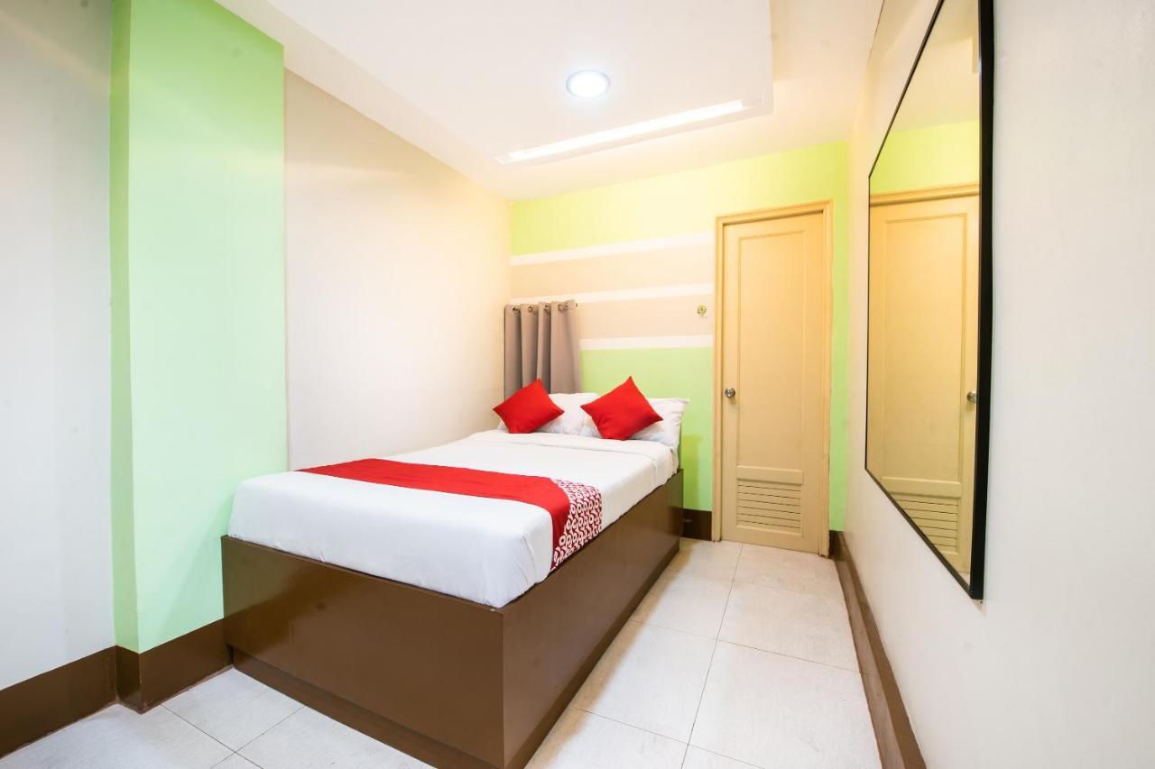 Oyo 475 Pearl Blossom Hotel Manila Esterno foto