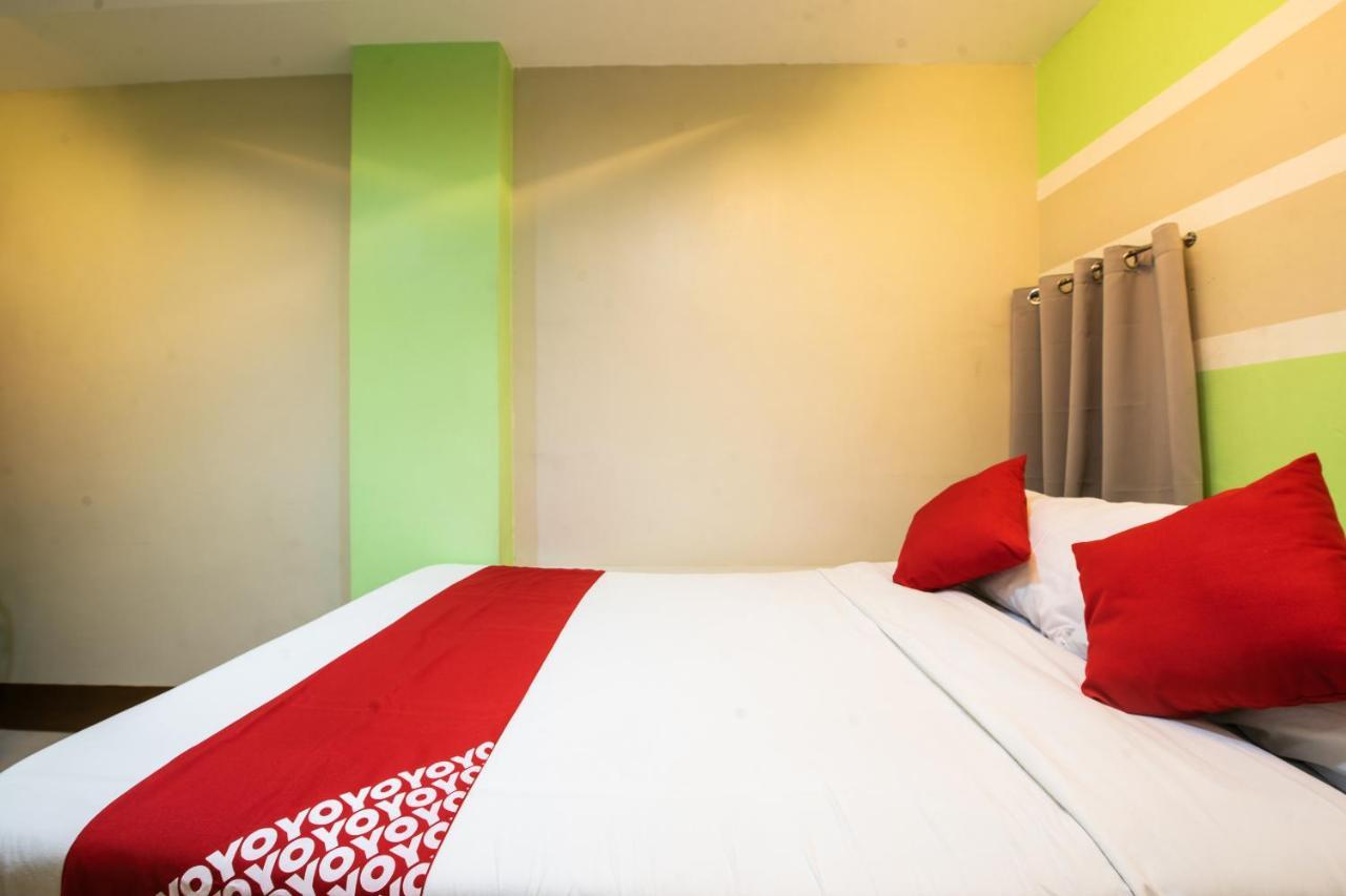 Oyo 475 Pearl Blossom Hotel Manila Esterno foto