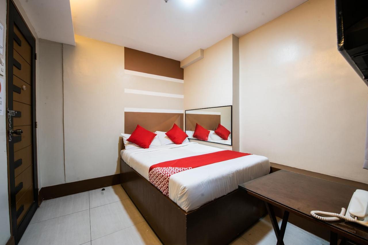 Oyo 475 Pearl Blossom Hotel Manila Esterno foto
